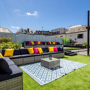 Empress Hall By Charles Alexander Short - Sleeps 20 Holiday home Blackpool