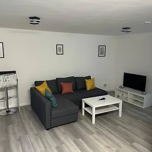 Stylish At Carlton Grove London