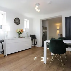 Bournecoast: With Snug-games Room-garden-3114 Holiday home Bournemouth